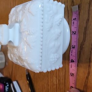 VINTAGE mid century Westmoreland Grape and Vine Milk glass candy dish